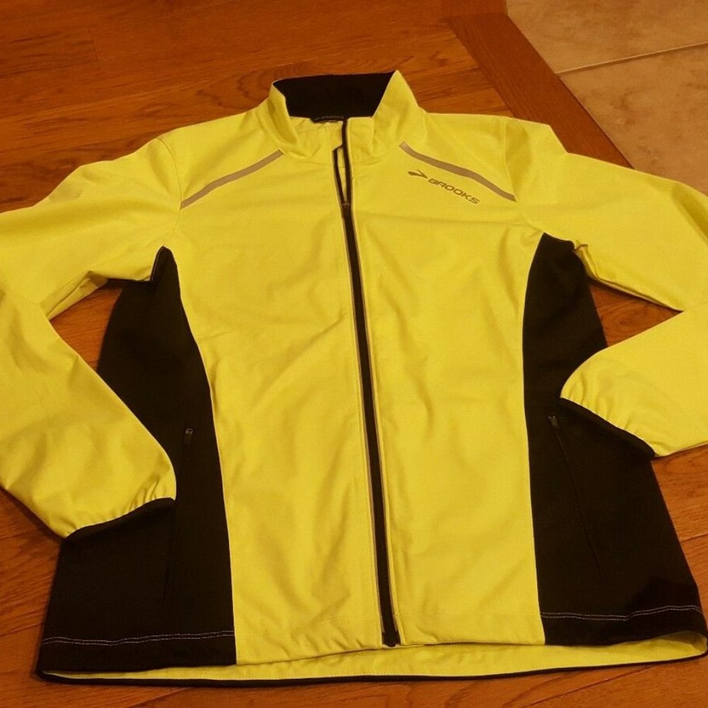 brooks neon yellow running jacket size S NEW